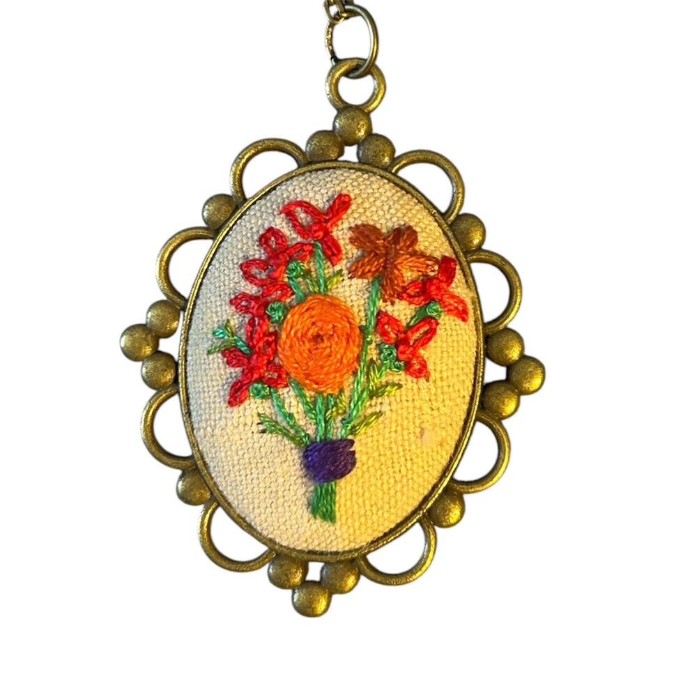 Handmade Retro-style Bright Flower Bouquet Embroidery Necklace